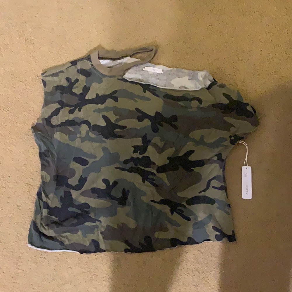 Six/fifty never worn camo top